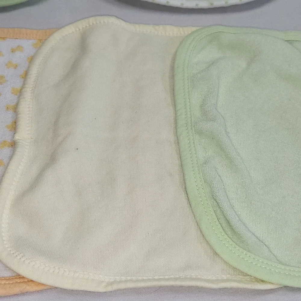Carters Baby Bibs and Wash Cloths Set Kids OS Green Yellow Good 7pc Lot